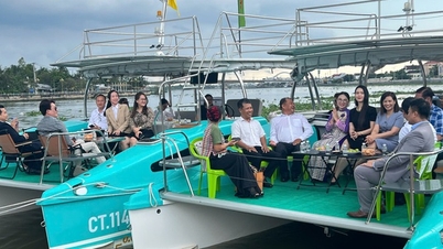 EXTRAIT VIDÉO : Les touristes dépensent trop peu, Can Tho organise une réunion sur un bateau pour trouver des solutions.