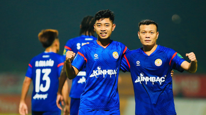 Striker muda mencetak hat-trick saat tim muda PVF-CAND menghancurkan tim muda Kota Ho Chi Minh.