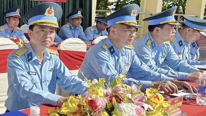Les jeunes de la 375e division rivalisent pour accomplir des actes méritoires et défendre avec constance le ciel de la patrie.