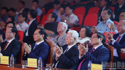 Prime Minister Pham Minh Chinh attended the political and artistic program "Prime Minister Pham Van Dong - A Lifetime for the Nation and the People".