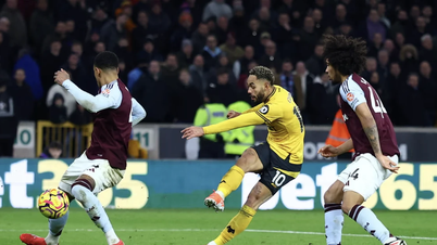 HÖJDPUNKTER: Aston Villa chockerar mot Wolves, Manchester United firar.