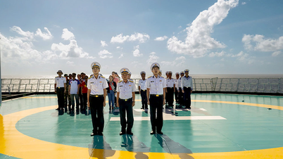 The youth of Naval Region 2 stand firm at the forefront of the waves.