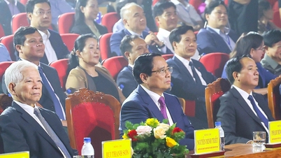 Prime Minister Pham Minh Chinh attended an art program about Prime Minister Pham Van Dong.