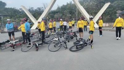 Los clubes de ciclismo están entrenando activamente en preparación para la carrera ciclista de ruta ampliada "Hacia Dien Bien Phu" en el Festival Hoa Ban 2026.