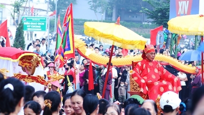 Phu Tho : L'unique cortège de M. Khiu et Mme Khiu à Hy Cuong.