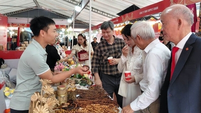 Hanoï : Cérémonie d'ouverture de la Foire des produits industriels ruraux typiques