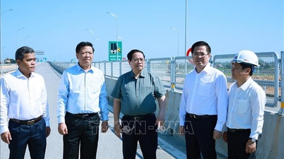 Premier dokonuje inspekcji kluczowych projektów transportowych od Quang Ngai do Khanh Hoa.