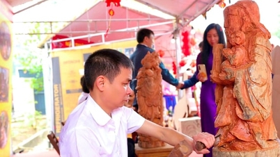 ทู ลัม ดำเนินการตามมติหมายเลข 80-NQ/TƯ ผ่านพื้นที่จัดแสดงที่สะท้อนถึงแก่นแท้ของหมู่บ้านหัตถกรรมดั้งเดิม