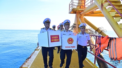 Surat suara pertama yang diberikan oleh para pemilih dalam pemilihan Majelis Nasional ke-16 berada di garis depan gelombang tersebut.