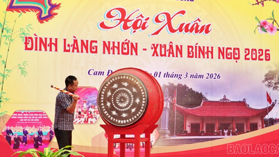 Jarní festival ve společenské místnosti ve vesnici Nhớn 2026