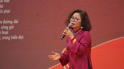 কবিতা দিবসটি ধুমধামের সাথে ভ্যান মিউ - কোওক তু গিয়ামে ফিরে আসছে।