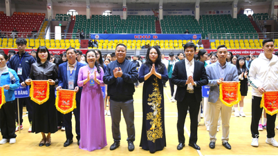 Nearly 500 players competed in the Hai Phong City High School Badminton Tournament.