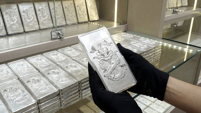 Le prix de l'argent a grimpé en flèche aujourd'hui, le 2 mars 2026, pour atteindre des sommets quasi sans précédent.