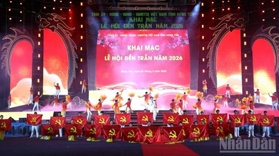 Zeci de mii de oameni au participat la ceremonia de deschidere a Festivalului Templului Tran din provincia Hung Yen în 2026.