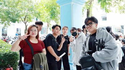 Why are so many students in Dong Nai taking the aptitude test?