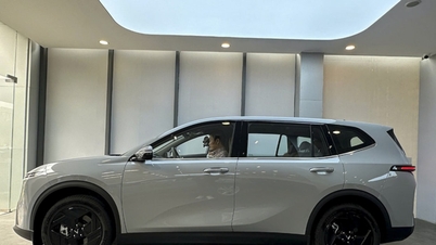 VinFast VF MPV 7: A practical 7-seater electric vehicle for families with an on-the-road cost starting from 770 million VND.