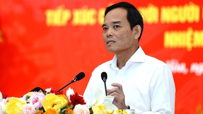 Sekretæren for partikomiteen i Ho Chi Minh-byen møtte velgere fra de tre bydelene Xuan Hoa, Nhieu Loc og Ban Co.