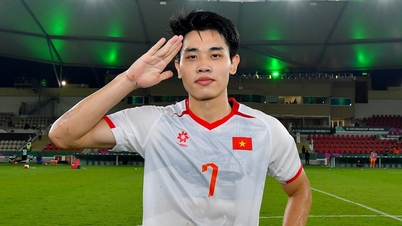 Dinh Bac ve Hoa Minzy, 2025 Yılının En Seçkin Genç Vietnamlı Yüzleri oylamasına katılmaya hak kazandı.