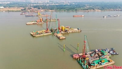 Op de bouwplaats van de Trần Hưng Đạo-brug in de vroege lente.