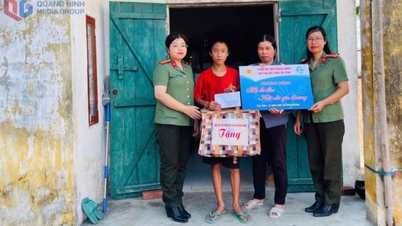 Perempuan di Kepolisian Quang Ninh: Menyebarkan semangat kepedulian dan solidaritas.