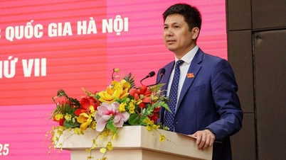Доцент доктор Нгуєн Хієу контролює діяльність Ханойського національного університету.