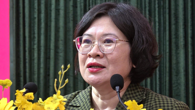 Van Thi Bach Tuyet, a Városi Pártbizottság helyettes titkára: Azonnal foglalkozni kell a választók visszajelzéseivel a közberuházásokkal és az áradásokkal kapcsolatban.