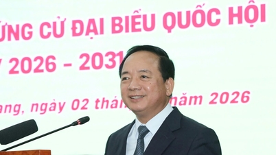 중앙위원회 선전대중동원부 부장인 찐 반 꾸엣은 뚜옌꽝에서 열린 제15대 국회 유권자 및 후보자 간담회에 참석했다.