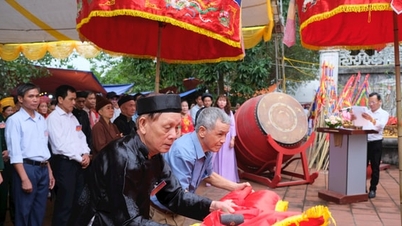 Festival Kuil Thang Tri: Menyebarkan tradisi pembangunan bangsa dan pertahanan nasional, memperkuat persatuan nasional yang agung.