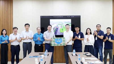 Bac Ninh: A Federação Provincial do Trabalho visita e incentiva empresas e trabalhadores no Parque Industrial de Yen Lu.