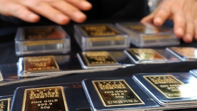 Gold prices hit their highest level in over four weeks due to instability in the Middle East.