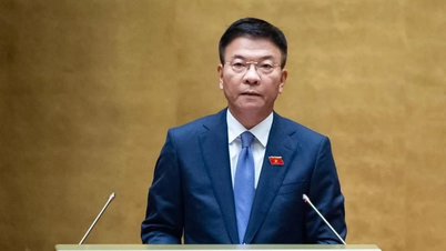 Vice premiärminister Le Thanh Long leder styrkommittén för byggande av skolor i gränskommuner.