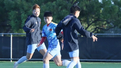 베트남 여자 축구팀은 인도와의 경기를 앞두고 들뜬 분위기 속에 높은 사기를 유지하고 있습니다.