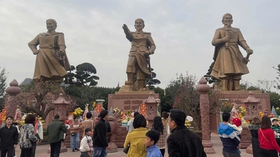 ទាក់ទងនឹងទន្លេបាចដាង ខ្ញុំស្វែងរកត្រារបស់ Saint Trần នៅដើមឆ្នាំ។
