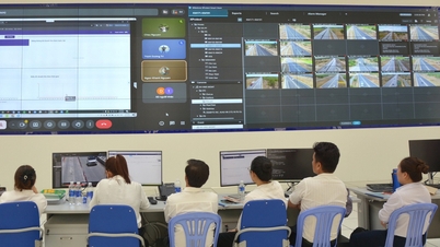 How are tolls collected on the Vinh Hao to Dau Giay expressway?