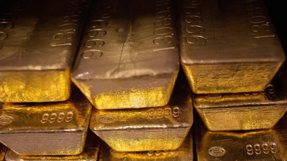 Los precios mundiales del oro suben y las acciones asiáticas se desploman.