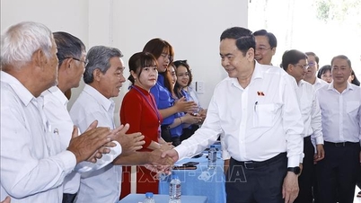 El presidente de la Asamblea Nacional, Tran Thanh Man, se reunió con votantes en la comuna de An Nhon Tay, ciudad de Ho Chi Minh.