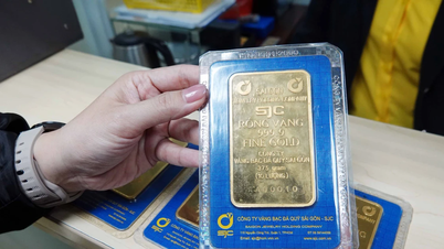 Harga emas pada 3 Maret: Emas SJC dan cincin emas secara bersamaan turun sebesar 1,5 juta VND.