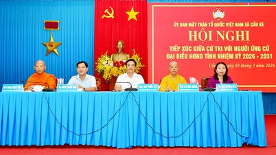 Candidates for the Provincial People's Council meet with voters in Cau Ke commune.