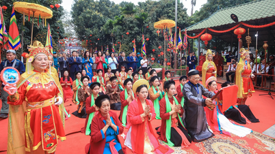प्राचीन हनोई की भूमि में आयोजित होने वाला चियो ताऊ तोंग गोई लोक गायन उत्सव राष्ट्रीय धरोहर बन गया है।