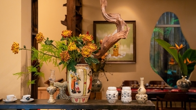 Pameran keramik Chu Dau dan seni merangkai bunga Ikebana.
