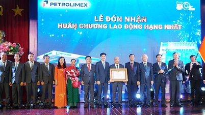 Petrolimex Vinh Long își sărbătorește cea de-a 50-a aniversare.