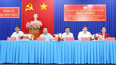 Les candidats à la 16e Assemblée nationale rencontrent les électeurs de la commune de Don Chau.