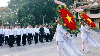 Le président de l'Assemblée nationale, Tran Thanh Man, rend hommage aux héros et martyrs ainsi qu'aux mères héroïques vietnamiennes à Hô Chi Minh-Ville.