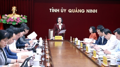 Nguyễn Thi Thanh, a Nemzetgyűlés alelnöke felügyeli és ellenőrzi a választási munkát Quảng Ninhben.
