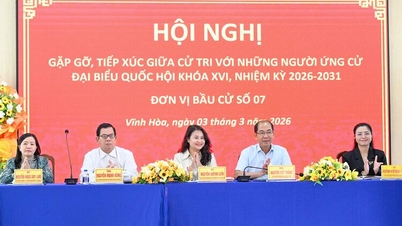 Calon-calon untuk Dewan Undangan Negeri ke-16 bertemu dengan pengundi di komun Vinh Hoa.