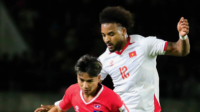 L'équipe nationale du Vietnam affronte le Bangladesh au stade Hang Day.
