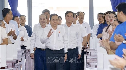 El presidente de la Asamblea Nacional se reúne con los votantes en la ciudad de Ho Chi Minh.