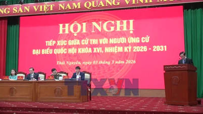 Candidato à 16ª Assembleia Nacional, Phan Văn Giang, reúne-se com eleitores em Thái Nguyên.