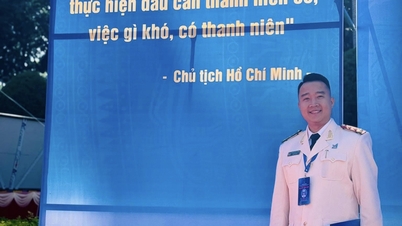 A Tartományi Közbiztonsági Hivatal Ifjúsági Osztályának vezetője büszkén veszi át a Ly Tu Trong-díjat 2026-ban - Cao Bang Online Újság.