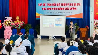Kolej Perubatan Khanh Hoa bekerjasama dalam menasihati pelajar tentang projek EPA.